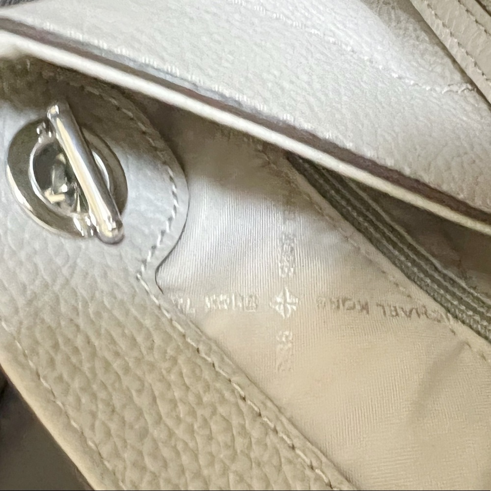 SALE‼️‼️ Michael Kors Large Tote & Wallet Grey - Picture 6 of 6